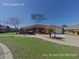 2924 Chantey St in Crestview, FL - Building Photo