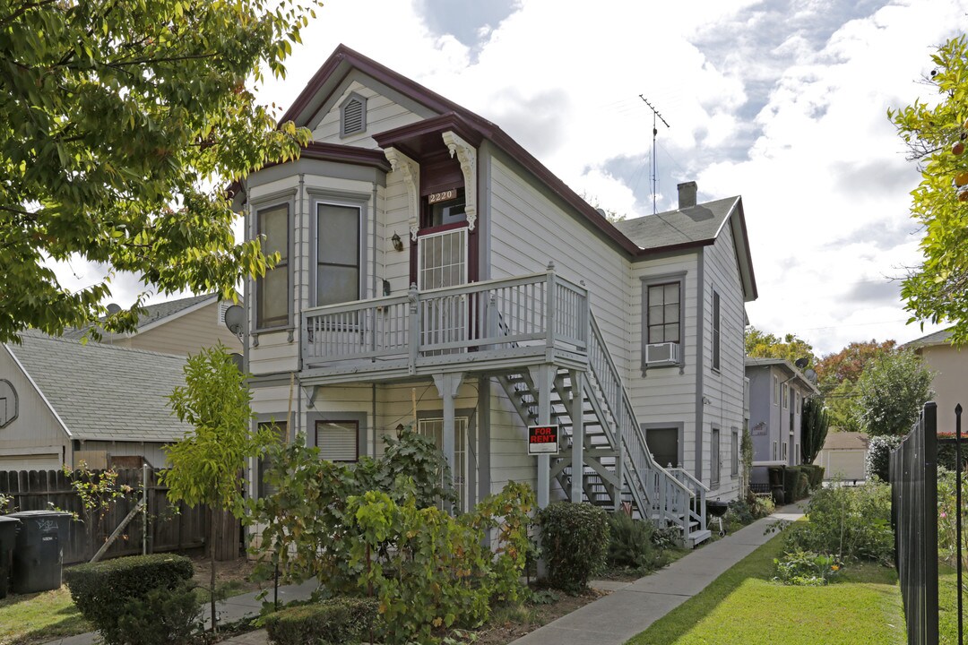 2222 S St in Sacramento, CA - Building Photo