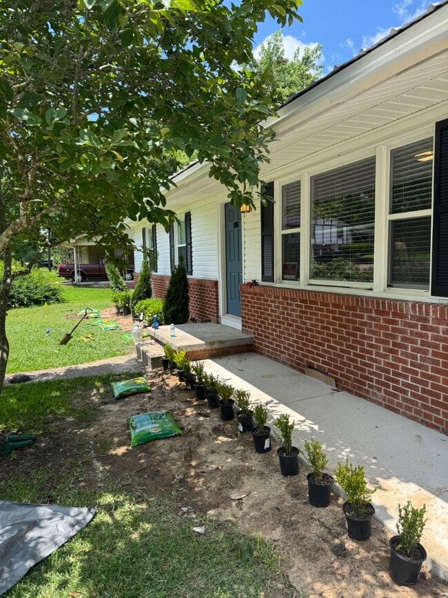 property at 1406 Lambard Dr