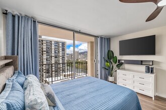 2345 Ala Wai Blvd, Unit 1808 in Honolulu, HI - Building Photo - Building Photo