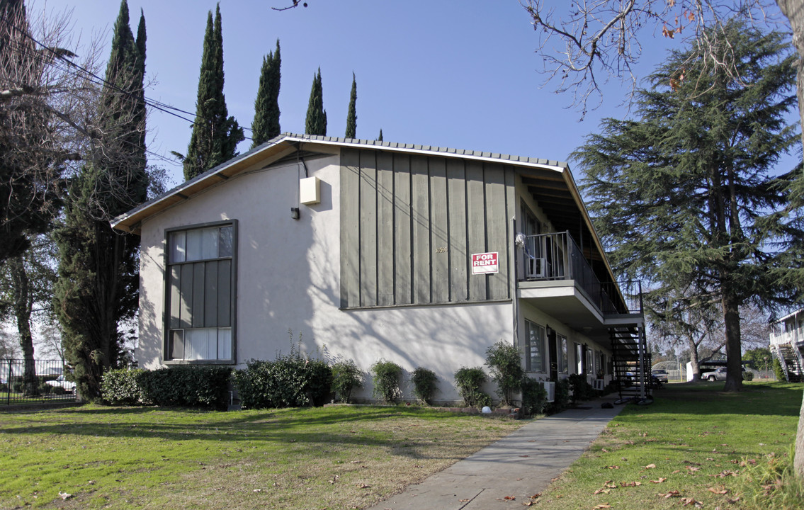 10390 Vernon Ave in Montclair, CA - Building Photo