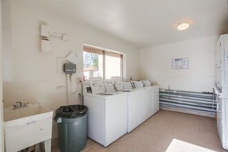 265 Loma Alta Dr in Oceanside, CA - Building Photo - Building Photo