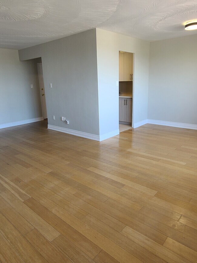 875 Kennedy Rd in Toronto, ON - Building Photo - Building Photo