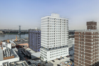 2625 4th St in Long Island City, NY - Building Photo - Building Photo