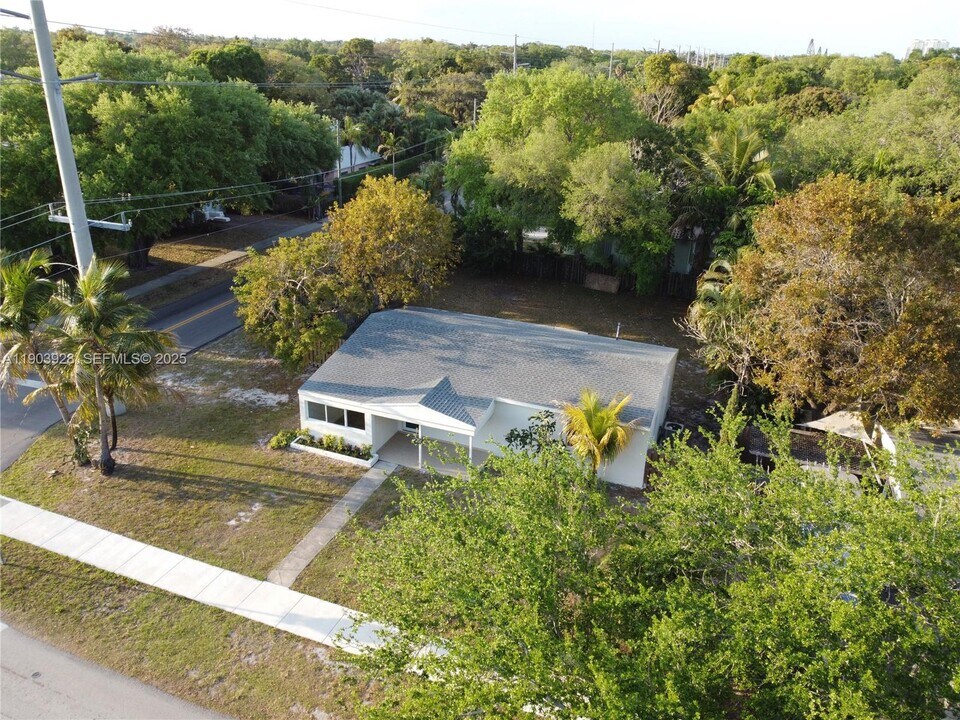 843 SW 20th St in Fort Lauderdale, FL - Building Photo