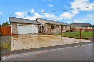 181 Coal Ave in Carbonado, WA - Building Photo