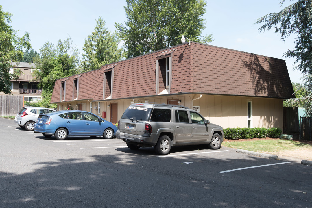 French Glen Apartments in West Linn, OR - Building Photo