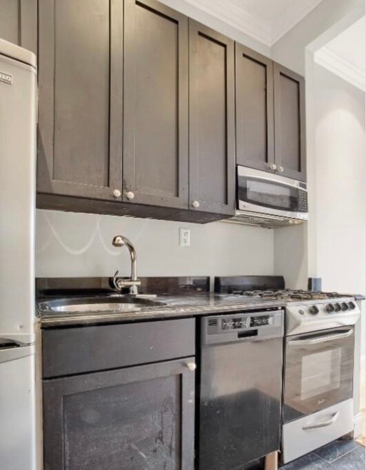 40 Leroy St Apartments and Nearby New York Apartments For Rent New