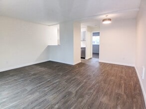 Alba Gardens in Kent, WA - Building Photo - Building Photo