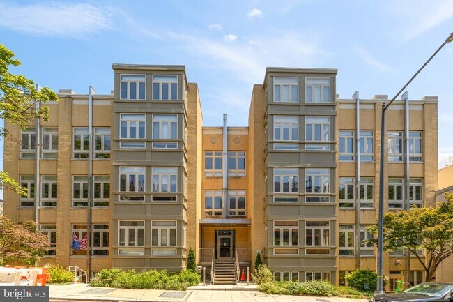2363 Champlain St NW