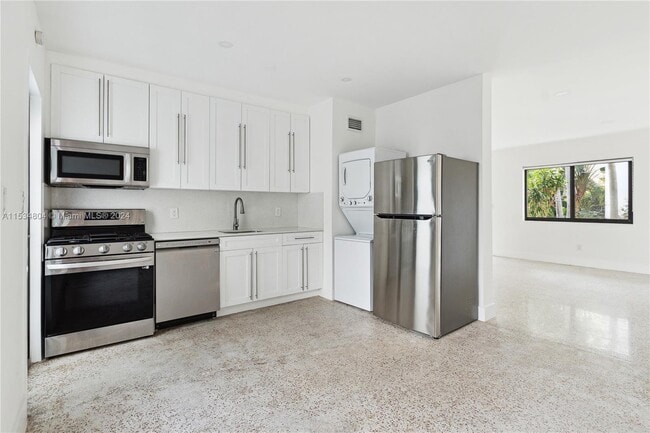 8020 Crespi Blvd, Unit 1 in Miami Beach, FL - Building Photo - Building Photo