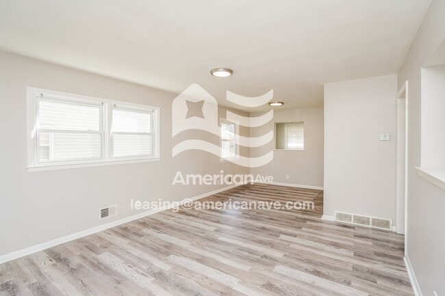 6923 W Tallmadge Pl in Milwaukee, WI - Foto de edificio - Building Photo