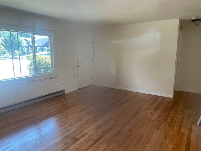 833 SE 80th Ave, Unit 833 in Portland, OR - Foto de edificio - Building Photo