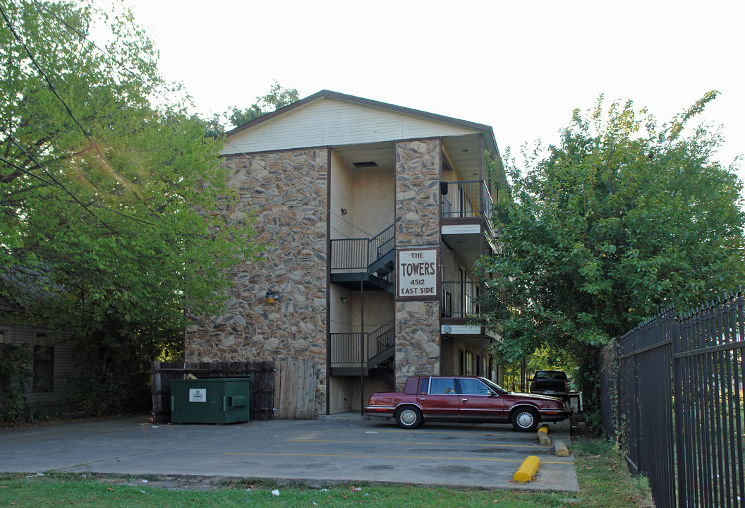 The Towers in Dallas, TX - Building Photo