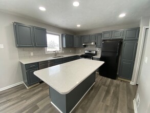 2147 Countrywood Dr SE in Kentwood, MI - Building Photo - Building Photo