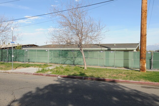 8969-9097 Indiana Ave in Riverside, CA - Foto de edificio - Building Photo