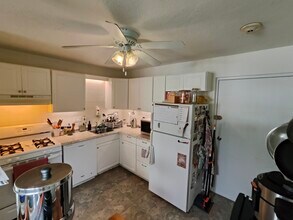 180 Mountain Ave, Unit Unit 14 in Malden, MA - Building Photo - Building Photo