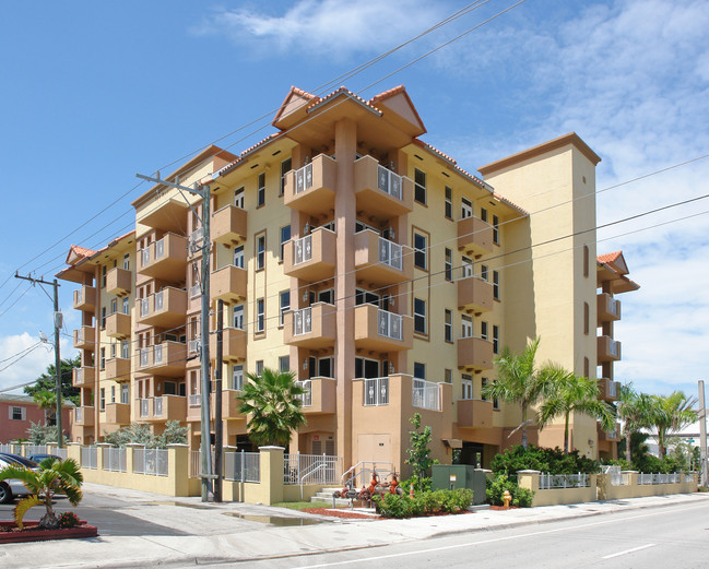 The Mediterranean at Young Circle in Hollywood, FL - Foto de edificio - Building Photo