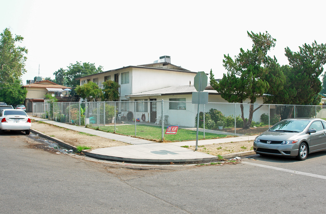 2118 N Glenn Ave in Fresno, CA - Foto de edificio