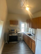 261 N York St, Unit Apt 3 Apartments