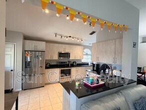 8833 Cypress Hammock Dr in Tampa, FL - Building Photo - Building Photo