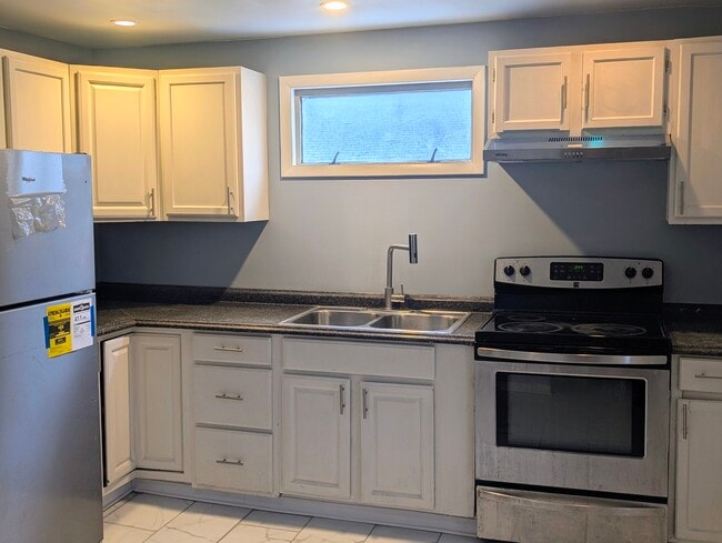 property at 252 W Mechanic St