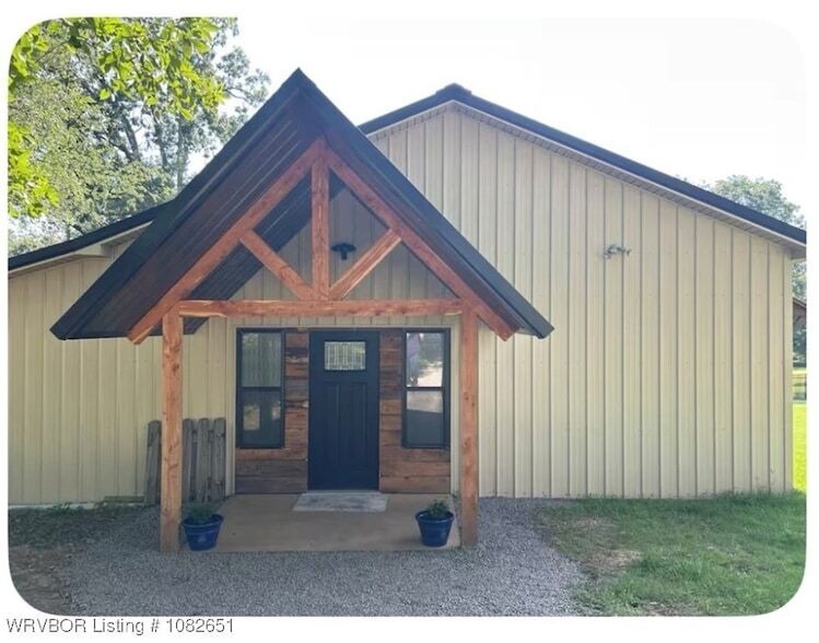 1450 N Ulmer St in Greenwood, AR - Building Photo