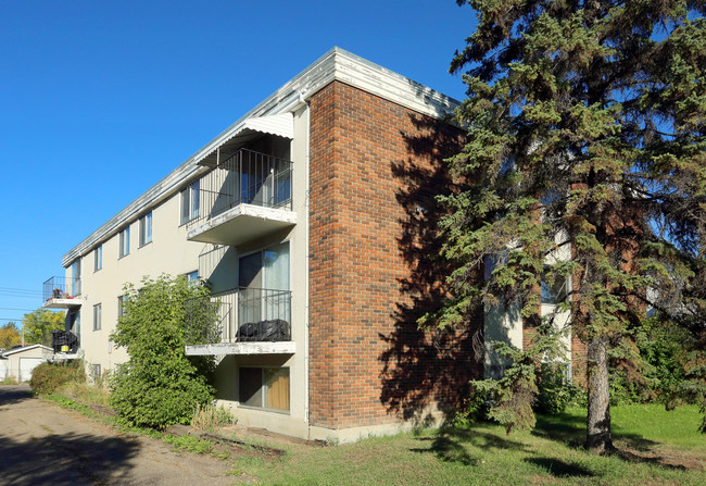 15605 98th Ave NW in Edmonton, AB - Building Photo - Building Photo