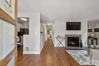 Cedar Crest Apartments in Beaverton, OR - Building Photo - Building Photo