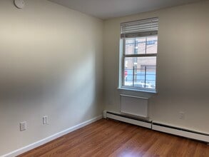 2028 Bergen St, Unit 2 in Brooklyn, NY - Foto de edificio - Building Photo