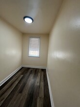 2102 Parksley Ave in Baltimore, MD - Foto de edificio - Building Photo