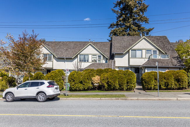 1509 Mahon Av in North Vancouver, BC - Building Photo - Building Photo