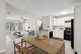 Huntington Place in Sarasota, FL - Foto de edificio - Building Photo