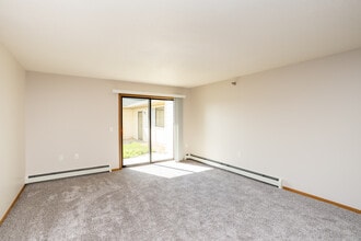 Eastern Hills Apartments in Sioux Falls, SD - Foto de edificio - Building Photo