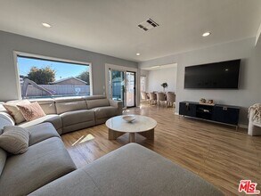 10148 Gothic Ave in Los Angeles, CA - Building Photo - Building Photo