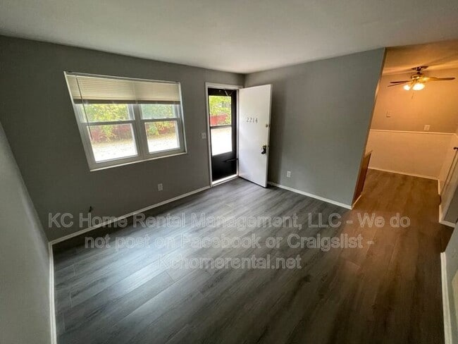 2214 NE 77th St in Gladstone, MO - Building Photo - Building Photo