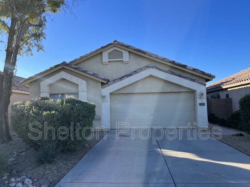 9065 W Custer Ln in Peoria, AZ - Building Photo