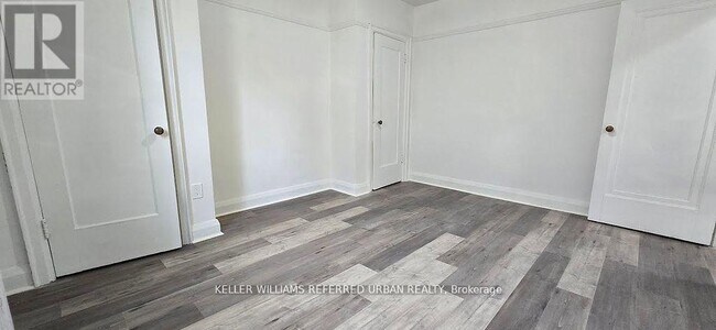137-137 Eglinton Ave W in Toronto, ON - Building Photo - Building Photo