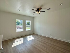 243 Broadhurst Dr in Houston, TX - Building Photo - Building Photo