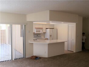 13717 Yarmouth Dr in Wellington, FL - Foto de edificio - Building Photo