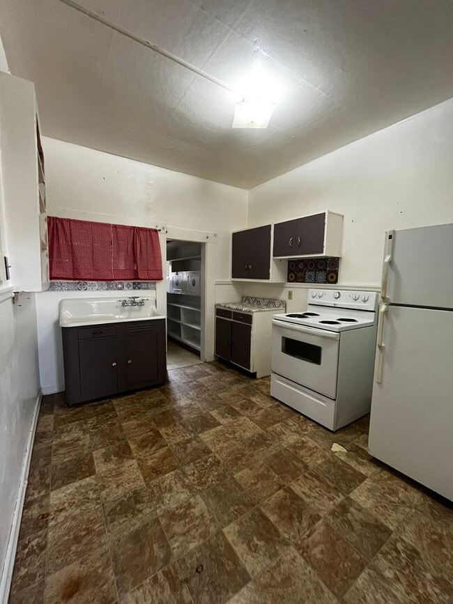 property at 515-517 N Elm St