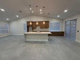 755 Falling Water Rd in Weston, FL - Building Photo