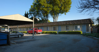 889 W El Camino Real Apartments