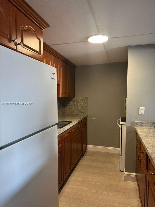 property at 1305 W 26th Pl