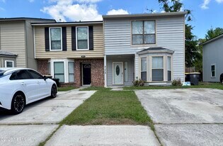 5575 Cabot Dr N in Jacksonville, FL - Building Photo