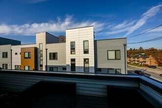 18875 Riversouth Terrace in Fairview Park, OH - Building Photo - Building Photo