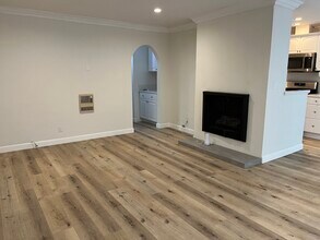 1021 5th St, Unit 109 in Santa Monica, CA - Building Photo - Building Photo