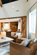 8442 E McNelly Rd in Bentonville, AR - Building Photo - Building Photo