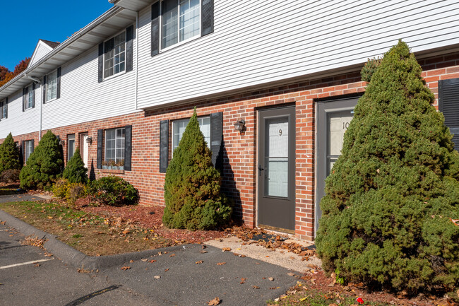 Perkins Hill Condiminiums in Waterbury, CT - Building Photo - Building Photo