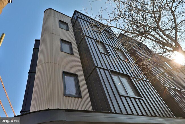633 N 5th St-Unit -303 in Philadelphia, PA - Building Photo - Building Photo